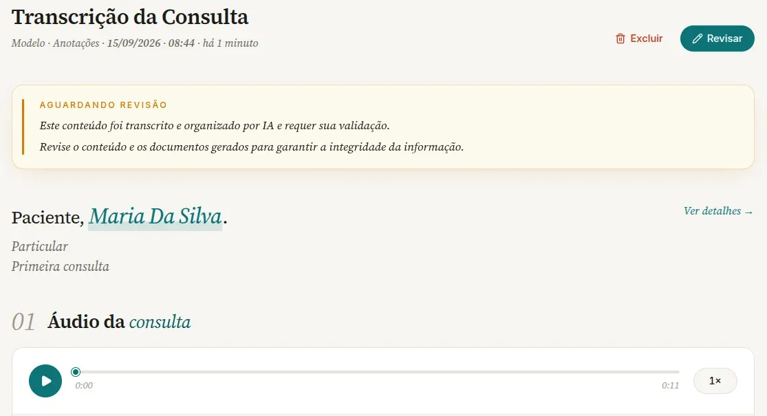 Consulta aguardando revisão com os botões Excluir e Revisar e o áudio da consulta