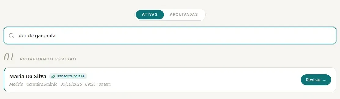 Página Consultas no computador com as abas Ativas e Arquivadas, o campo de busca com dor de garganta digitado e a consulta de Maria Da Silva encontrada pelo conteúdo, na seção Aguardando revisão