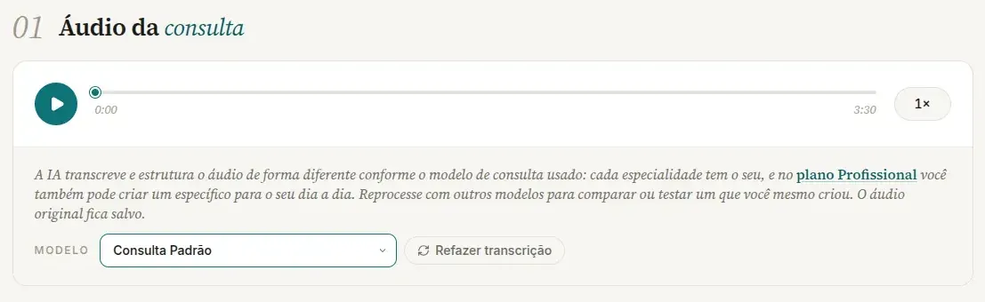Cartão Áudio da consulta no computador, com o player e, abaixo, o texto sobre os modelos, o campo Modelo com Consulta Padrão e o botão Refazer transcrição