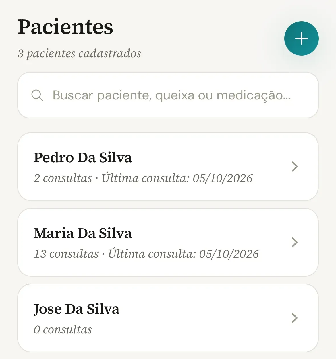 Aba Pacientes do app com o título Pacientes, o botão redondo com o sinal de mais no alto, o campo de busca e a lista com três pacientes
