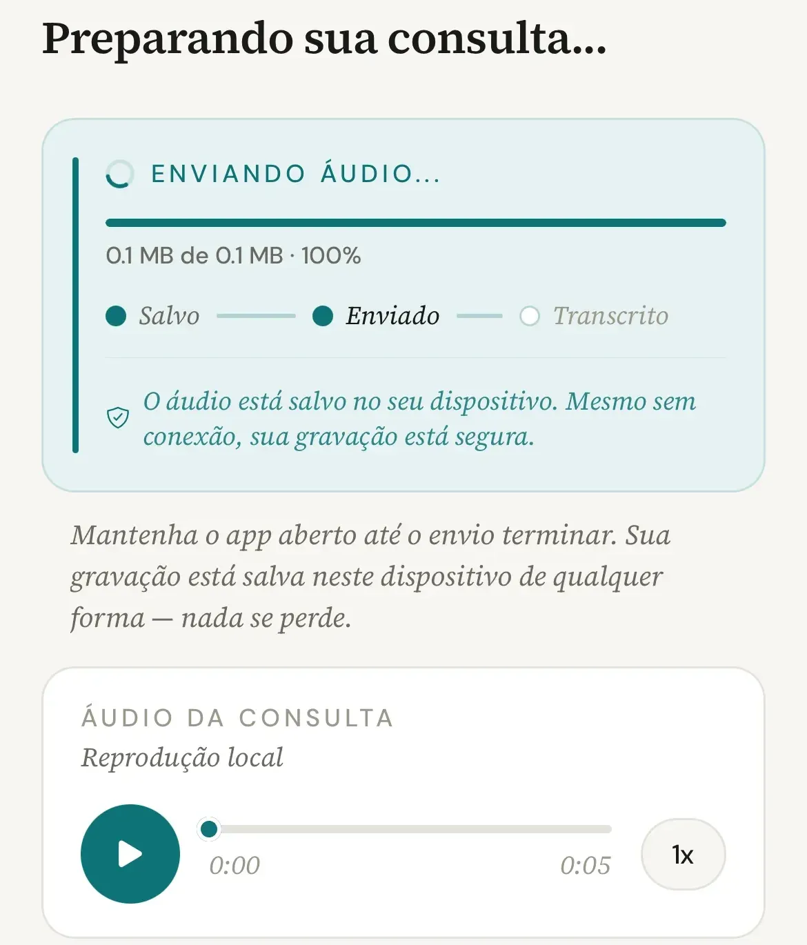 Cartão Enviando áudio da tela Preparando sua consulta, com a barra de progresso em MB e porcentagem, as etapas Salvo e Enviado marcadas e o pedido para manter o app aberto