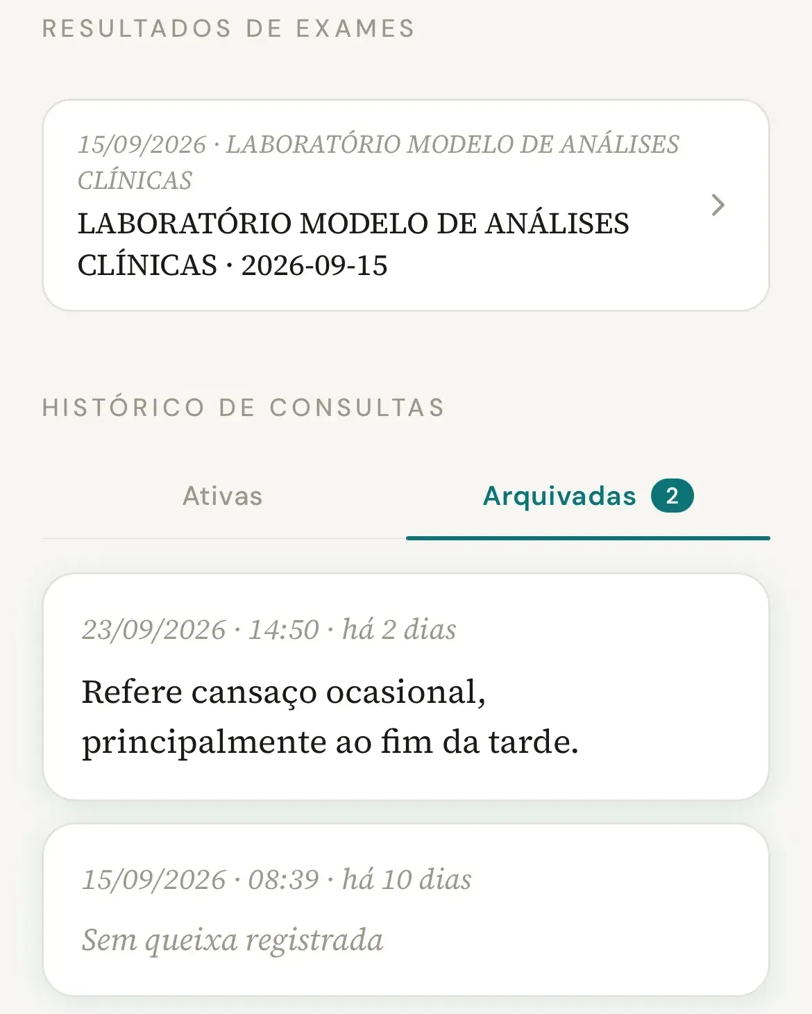 Ficha da paciente no celular, na seção Histórico de Consultas, com as abas Ativas e Arquivadas e dois cartões de consultas arquivadas