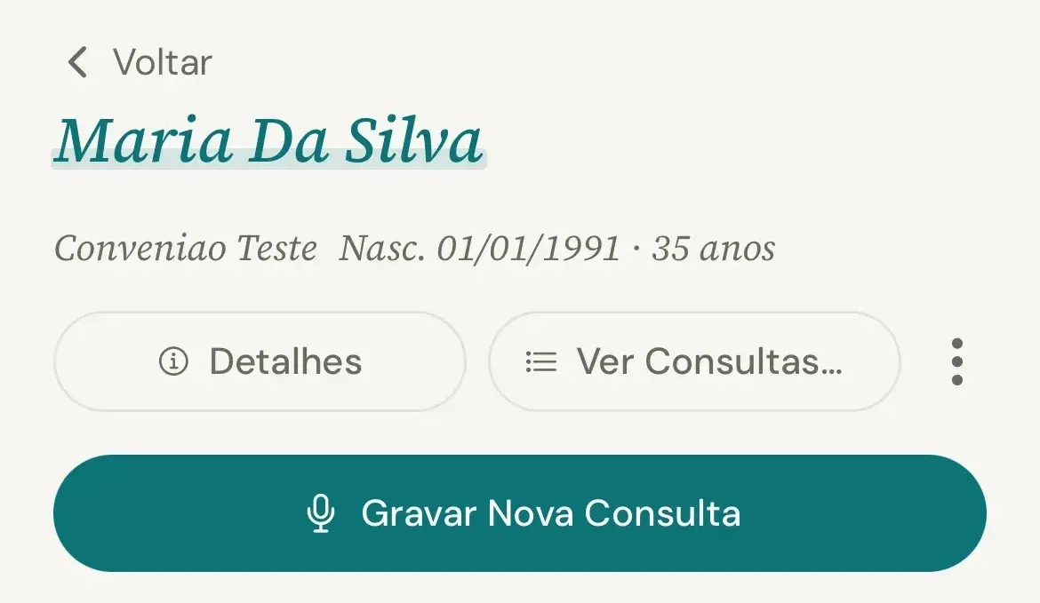 Alto da ficha de Maria Da Silva no celular, com o botão Ver Consultas ao lado de Detalhes e do botão Mais opções, acima de Gravar Nova Consulta